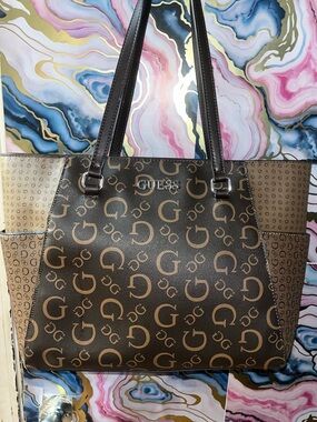 GUESS Brown/Tan Tote Bucket Bag Purse - Gently Loved- HIGHLY DISCOUNTED!! ✨🤎